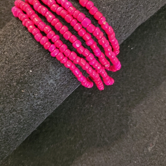 6-PIECE BEADED BRACELET SET (FUSCHIA) - Picture 2 of 3